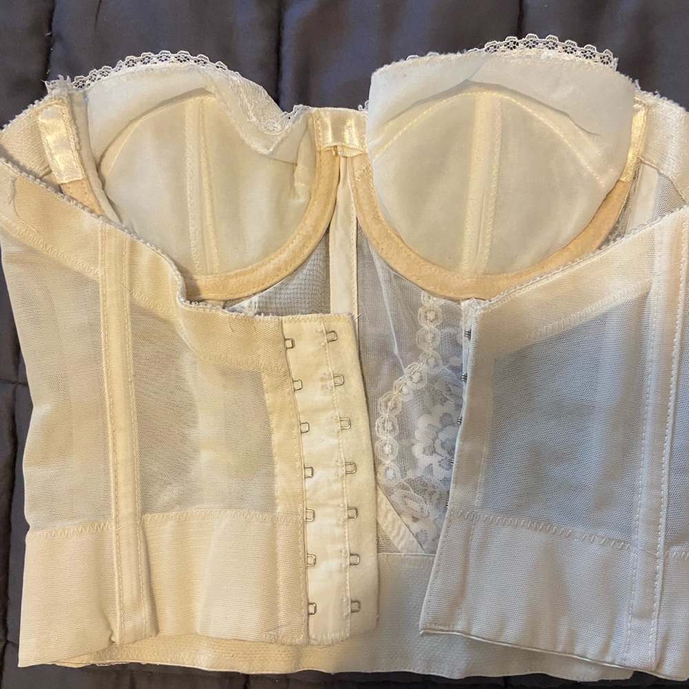 SOLD - Gorgeous White Corset - Picture 4 of 4